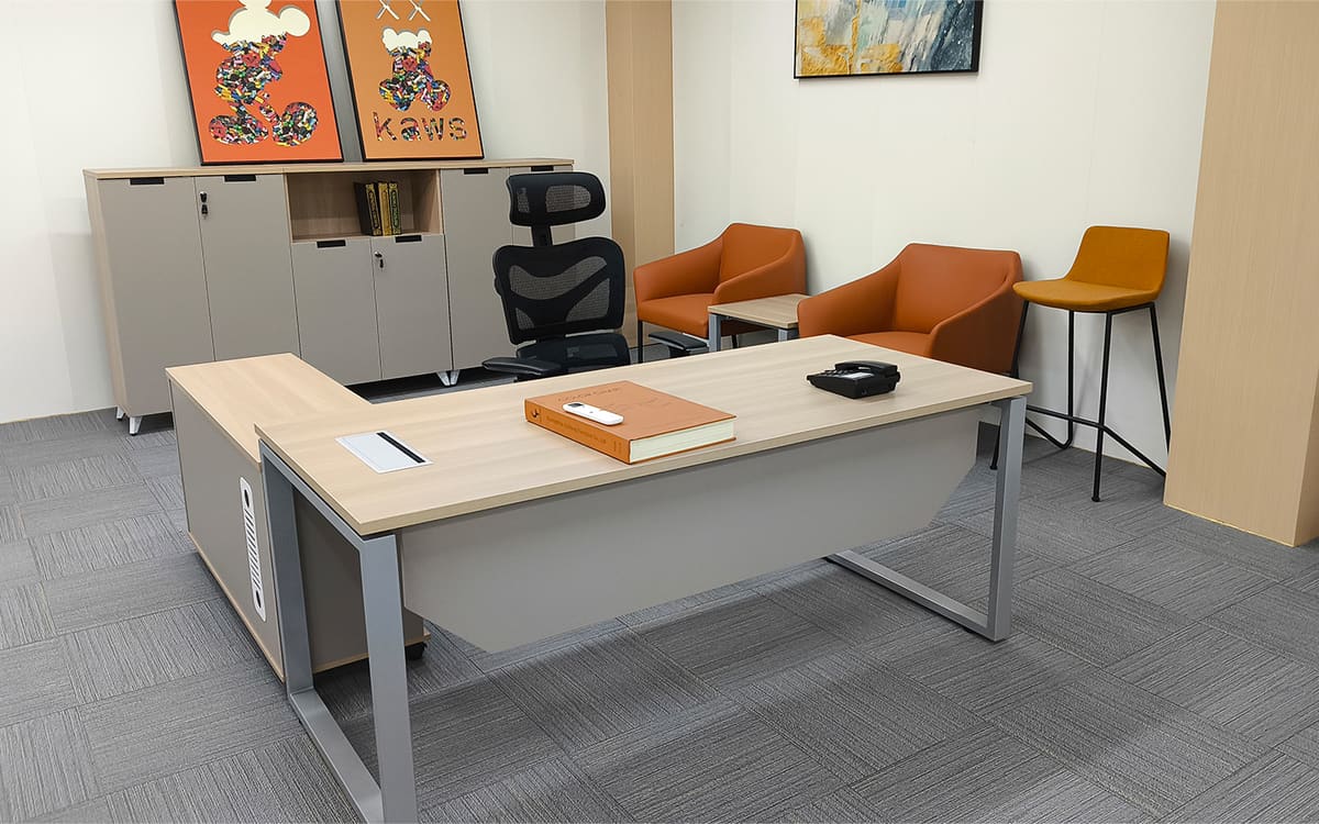 Why Similar-Looking Office Desks Have Different Prices article cover