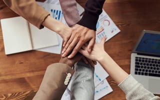 Delivery and after-sales support business handshake